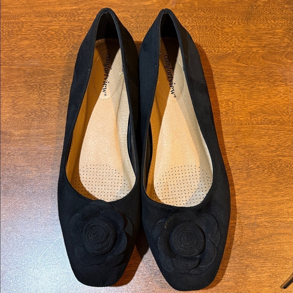 Comfortview Black Faux Suede Floral Slip-On Flats-Size 9M - Picture 2 of 9